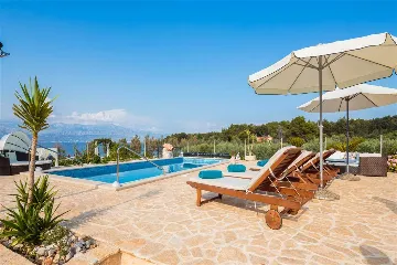 4-Bedroom Villa in Mutnik, Croatia with Pool