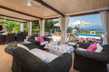 4-Bedroom Villa in Mutnik, Croatia with Pool