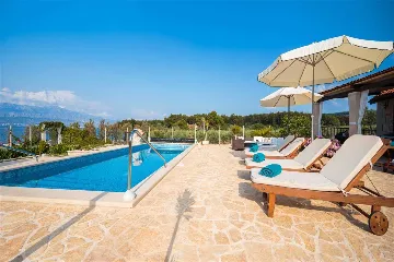 4-Bedroom Villa in Mutnik, Croatia with Pool