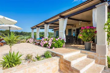 4-Bedroom Villa in Mutnik, Croatia with Pool