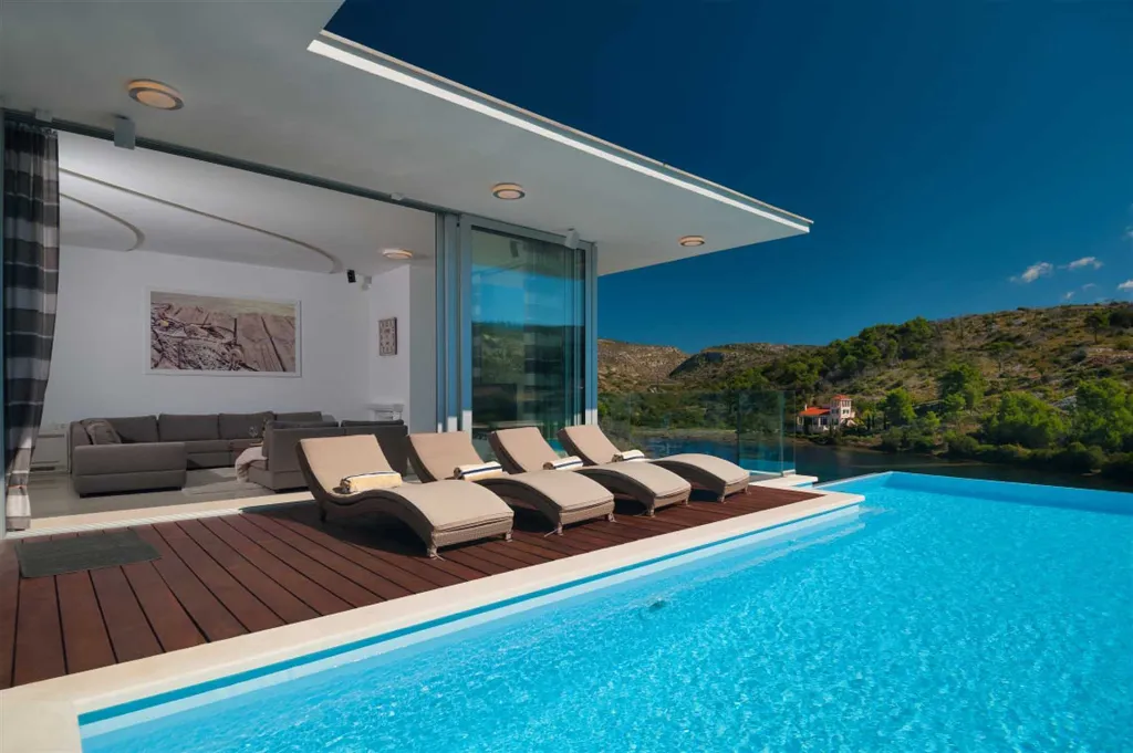 Bobovisce Villa with Heated Pool for 10 Guests