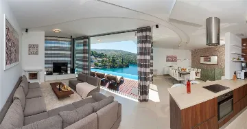 Bobovisce Villa with Heated Pool for 10 Guests