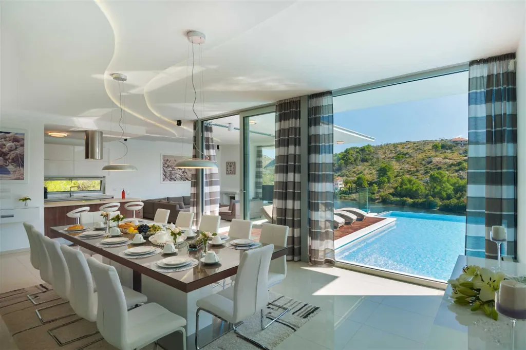 Bobovisce Villa with Heated Pool for 10 Guests