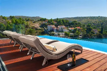Bobovisce Villa with Heated Pool for 10 Guests
