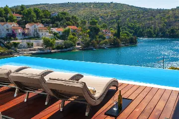 Bobovisce Villa with Heated Pool for 10 Guests