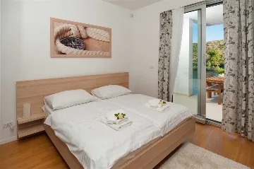 Bobovisce Villa with Heated Pool for 10 Guests