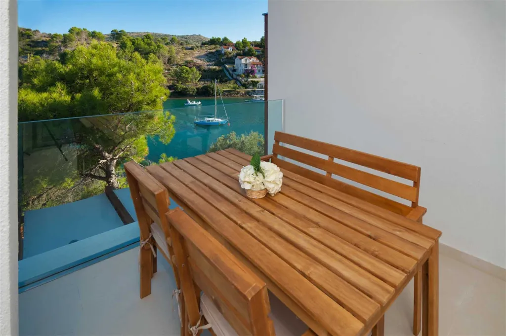 Bobovisce Villa with Heated Pool for 10 Guests