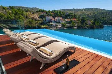 Bobovisce Villa with Heated Pool for 10 Guests