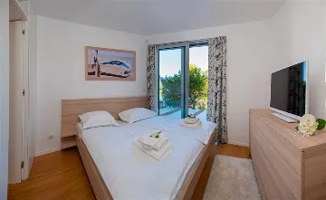 Bobovisce Villa with Heated Pool for 10 Guests