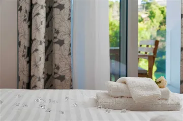 Bobovisce Villa with Heated Pool for 10 Guests