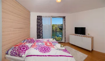 Bobovisce Villa with Heated Pool for 10 Guests