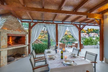 Bobovisce Villa with Heated Pool for 10 Guests