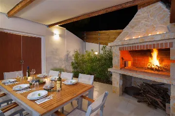 Bobovisce Villa with Heated Pool for 10 Guests