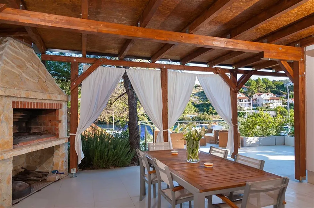 Bobovisce Villa with Heated Pool for 10 Guests