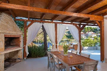 Bobovisce Villa with Heated Pool for 10 Guests