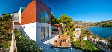 Bobovisce Villa with Heated Pool for 10 Guests