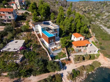 Bobovisce Villa with Heated Pool for 10 Guests