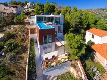 Bobovisce Villa with Heated Pool for 10 Guests