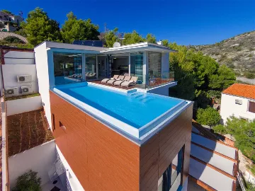 Bobovisce Villa with Heated Pool for 10 Guests