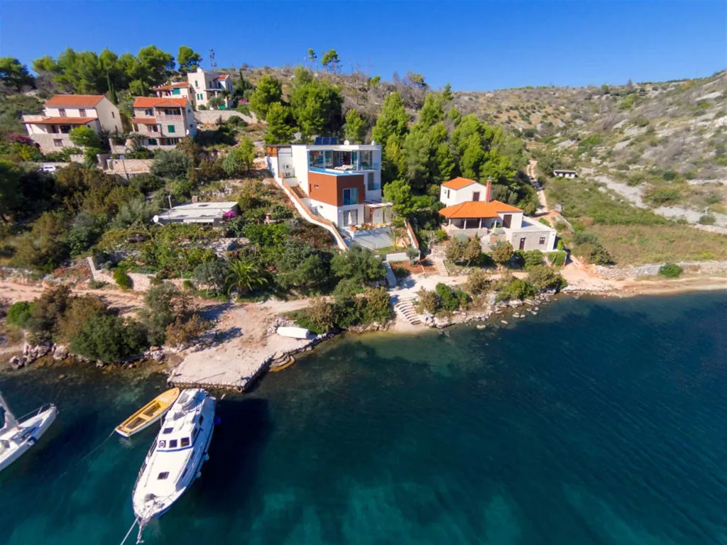 Bobovisce Villa with Heated Pool for 10 Guests