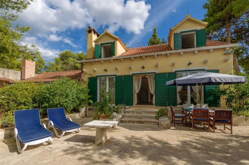 Beachfront Villa in Mirca for Up to 8 Guests