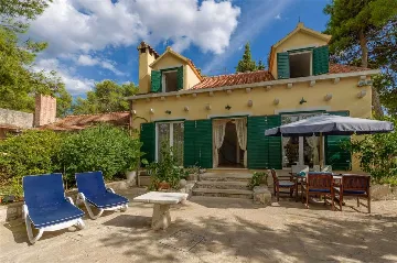 Beachfront Villa in Mirca for Up to 8 Guests