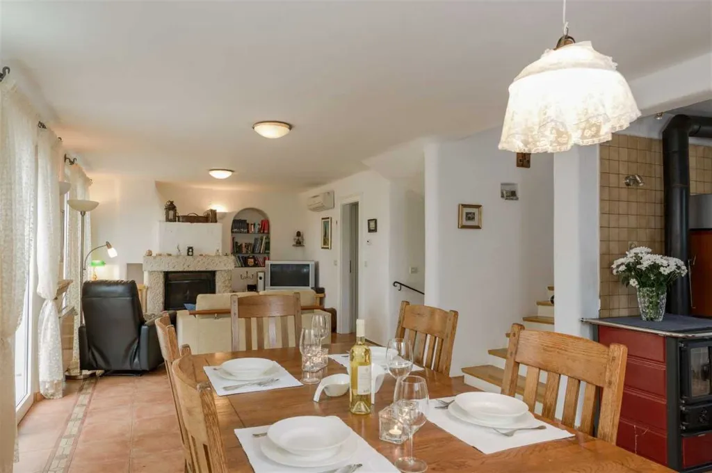 Beachfront Villa in Mirca for Up to 8 Guests