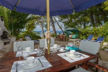 Beachfront Villa in Mirca for Up to 8 Guests