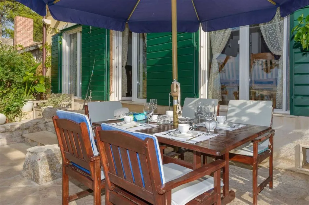 Beachfront Villa in Mirca for Up to 8 Guests