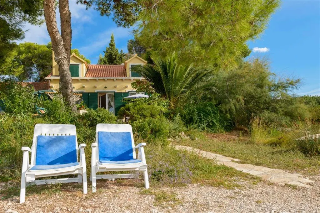 Beachfront Villa in Mirca for Up to 8 Guests