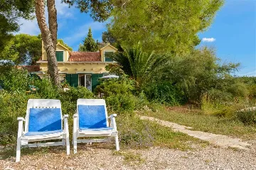 Beachfront Villa in Mirca for Up to 8 Guests