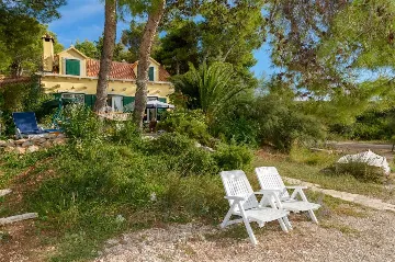 Beachfront Villa in Mirca for Up to 8 Guests