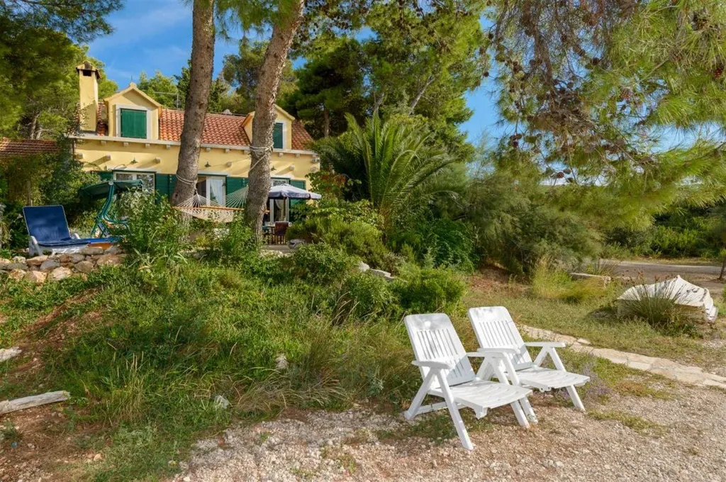 Beachfront Villa in Mirca for Up to 8 Guests