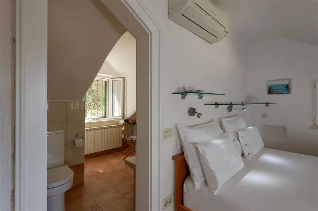 Beachfront Villa in Mirca for Up to 8 Guests