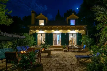 Beachfront Villa in Mirca for Up to 8 Guests