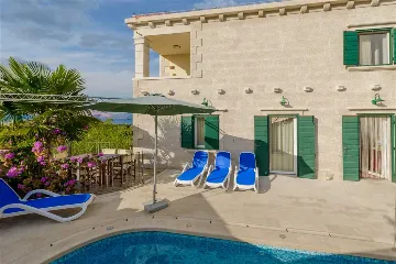 Villa in Mirca for 10 Guests with Pool & Sauna