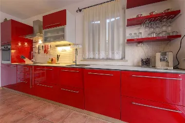 Villa in Mirca for 10 Guests with Pool & Sauna