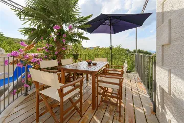 Villa in Mirca for 10 Guests with Pool & Sauna