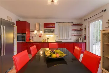 Villa in Mirca for 10 Guests with Pool & Sauna