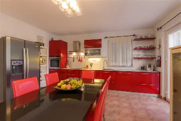 Villa in Mirca for 10 Guests with Pool & Sauna