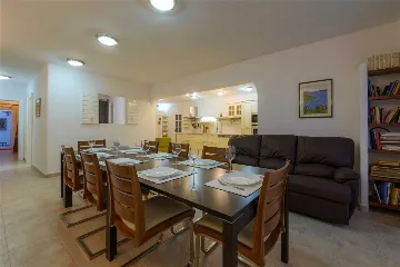 Villa in Mirca for 10 Guests with Pool & Sauna