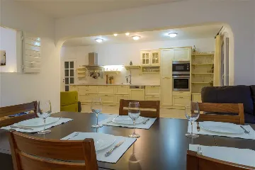 Villa in Mirca for 10 Guests with Pool & Sauna