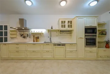 Villa in Mirca for 10 Guests with Pool & Sauna