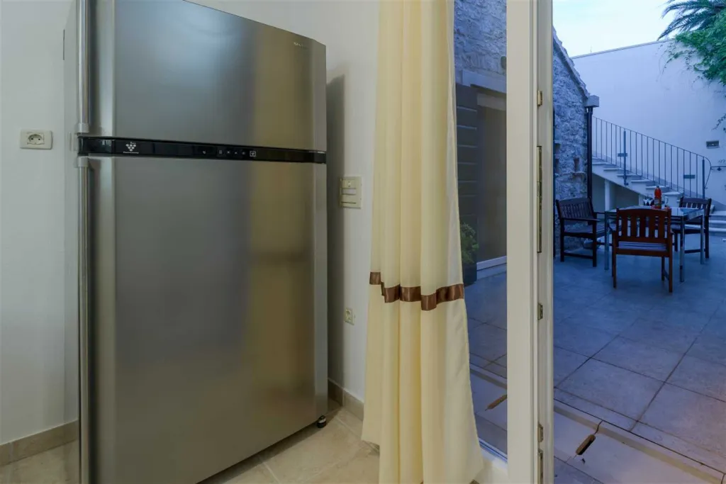 Villa in Mirca for 10 Guests with Pool & Sauna