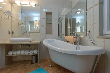 Villa in Mirca for 10 Guests with Pool & Sauna