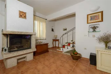 Villa in Mirca for 10 Guests with Pool & Sauna