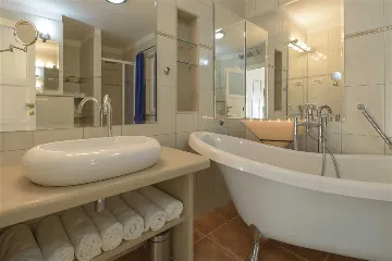 Villa in Mirca for 10 Guests with Pool & Sauna