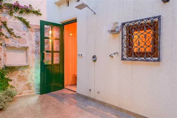 Villa in Mirca for 10 Guests with Pool & Sauna