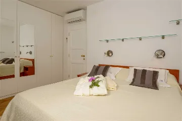 Villa in Mirca for 10 Guests with Pool & Sauna