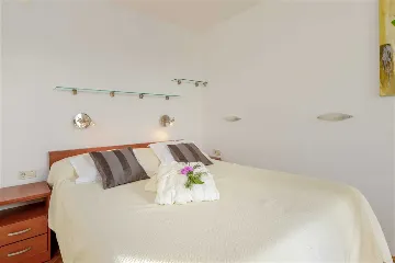 Villa in Mirca for 10 Guests with Pool & Sauna